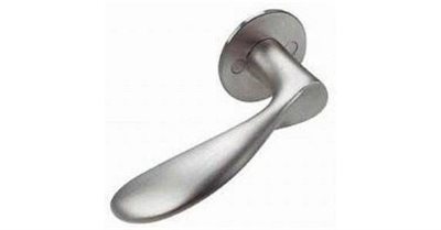 Arne Jacobsen dørgreb med roset AJ 97 - centerafstand 30 mm