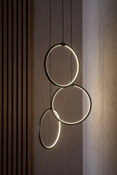 Halo pendel lampe med tre lysringe - Mat sort