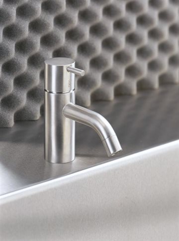 Vola RB1 servante vandhane (en slags vand) i krom